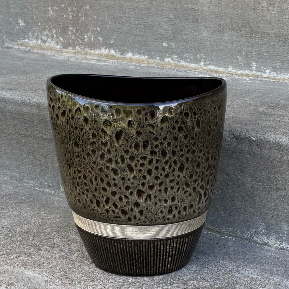TJ MAXX RIBBED VASE/ CERAMIC, RIBBED, MULTI-COLORED/ HOME DECOR